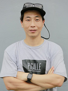 監督：KIM Lok-kyoung