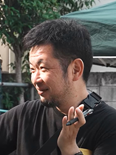 監督：新谷寛行